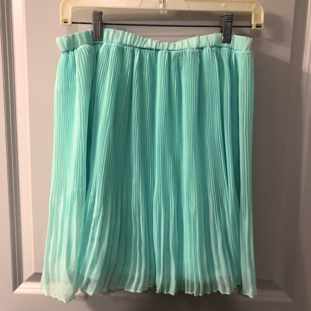 Everly | Pleated mint green skirt | size M
